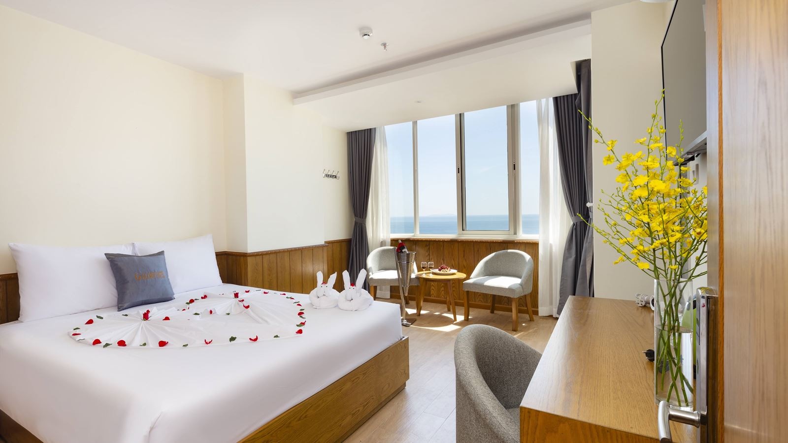 rooms-premier-deluxe-ocean-view-with-balcony-child-without-extra-bed