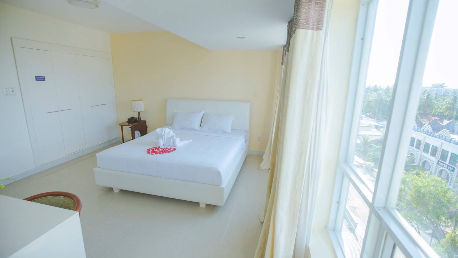 rooms-deluxe-family-sea-view