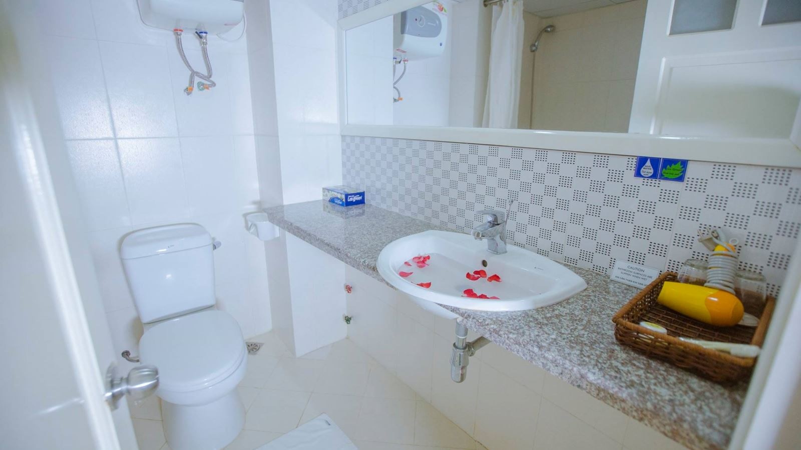 rooms-deluxe-family-city-view