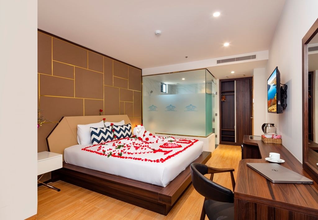 rooms-senior-sea-view-with-balcony