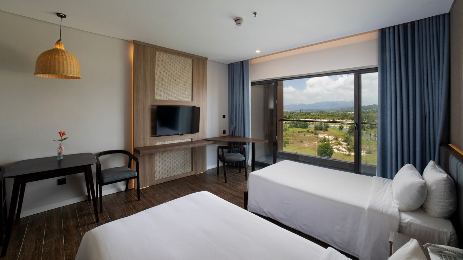 rooms-deluxe-mountain-view