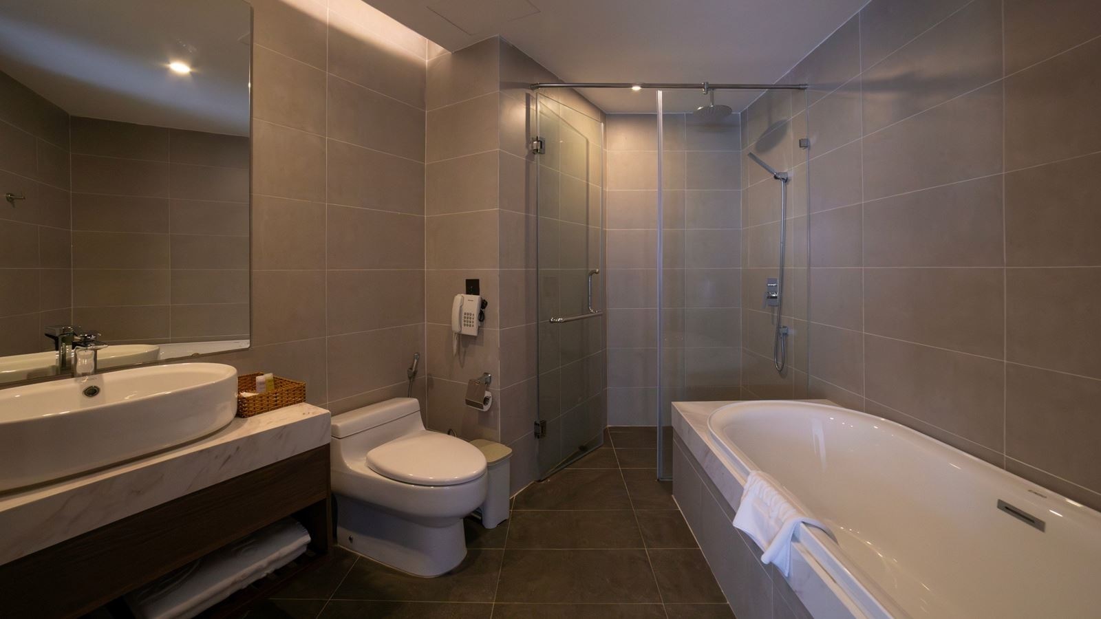 rooms-premier-suite-city-view