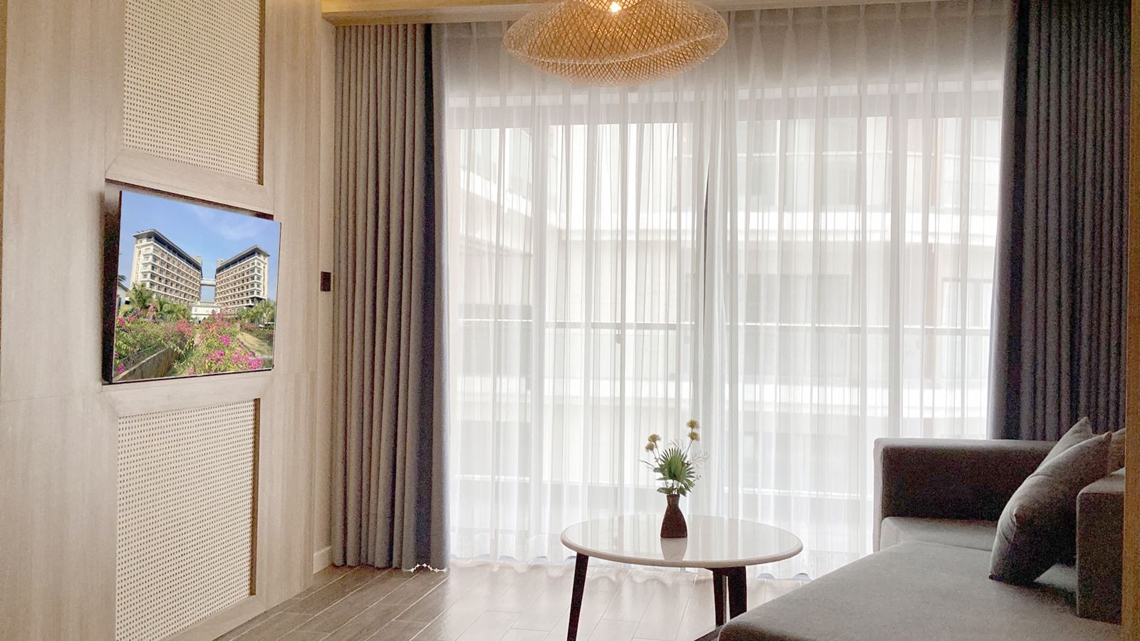 rooms-premier-suite-city-view