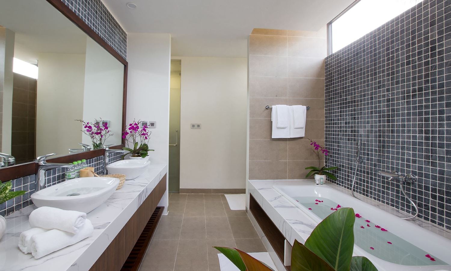 rooms-villa-3-bedrooms-garden-view