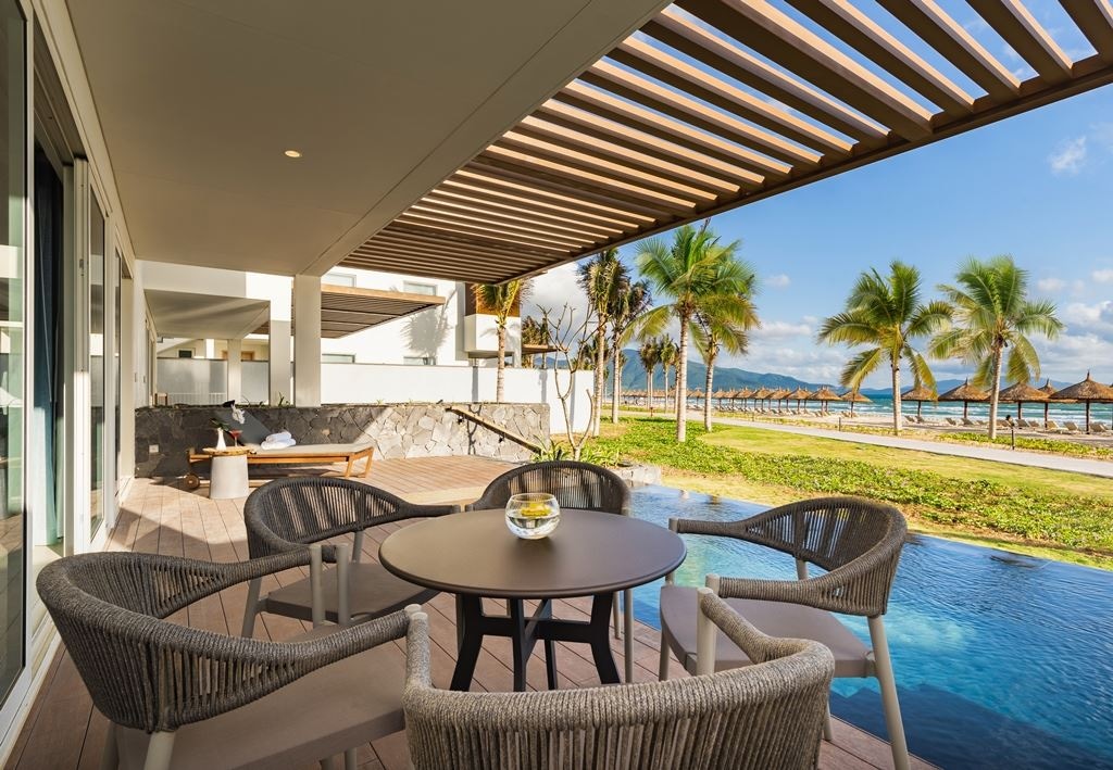 rooms-3bedroom-villa-private-pool-beach-front