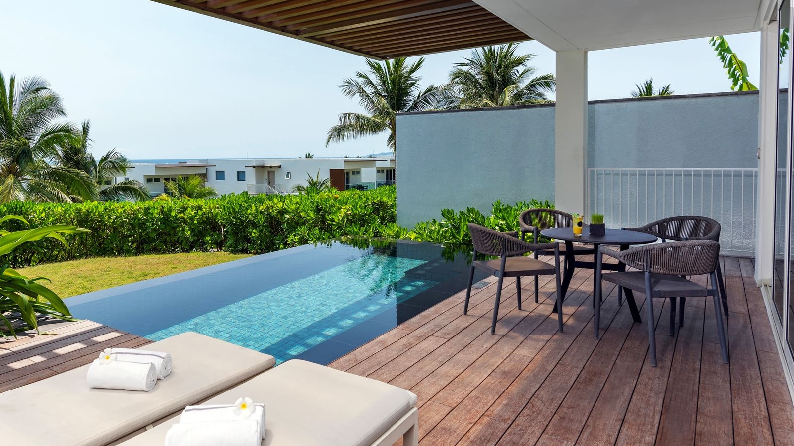 rooms-1bedroom-villa-private-pool-ocean-view
