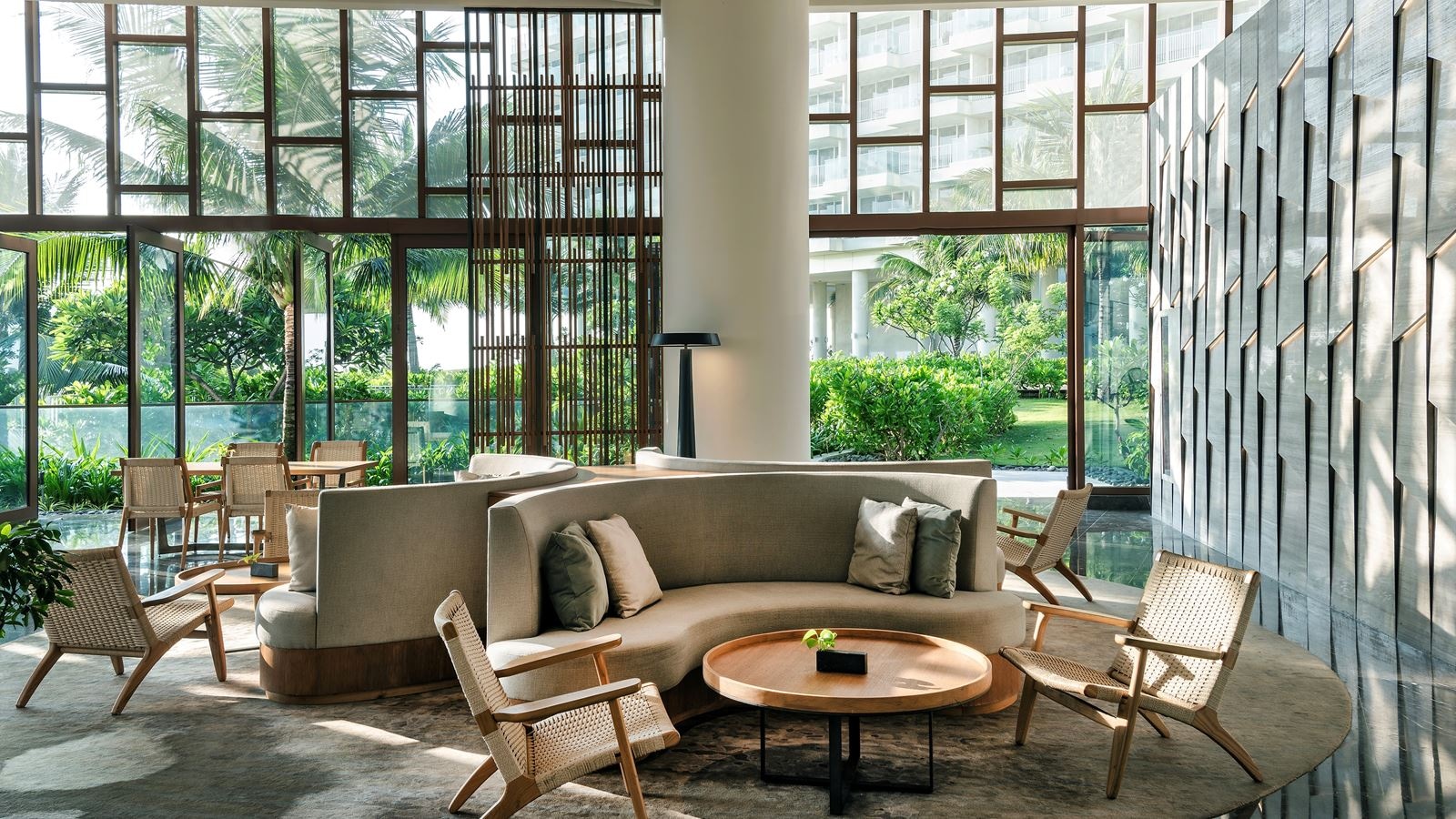 restaurants-alma-lounge