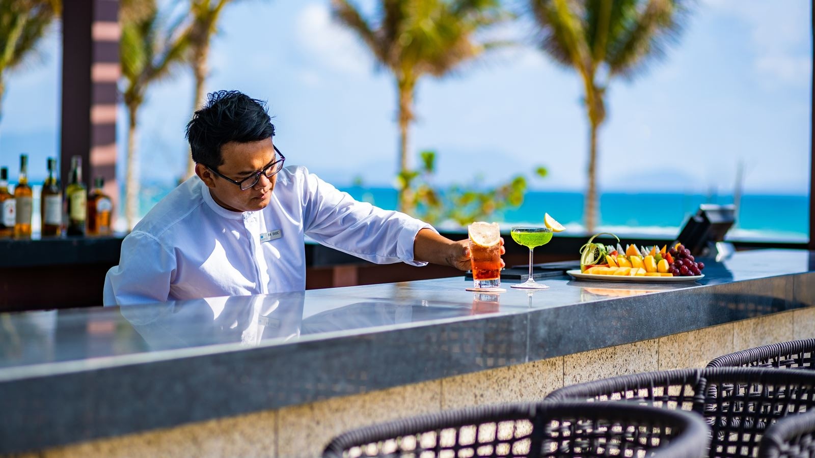 bars-pool-bar--beach-bar