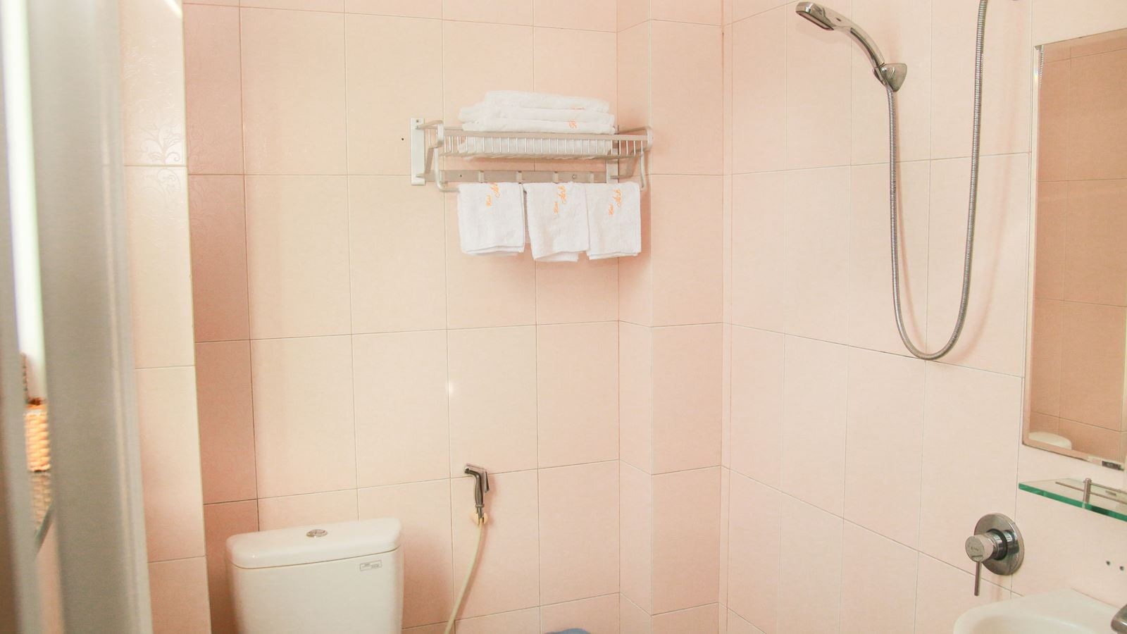 rooms-triple-room-with-window