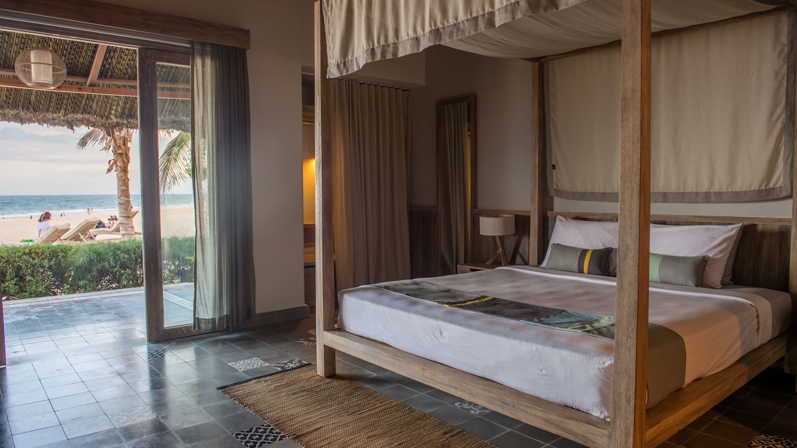 rooms-deluxe-beachfront-bungalow