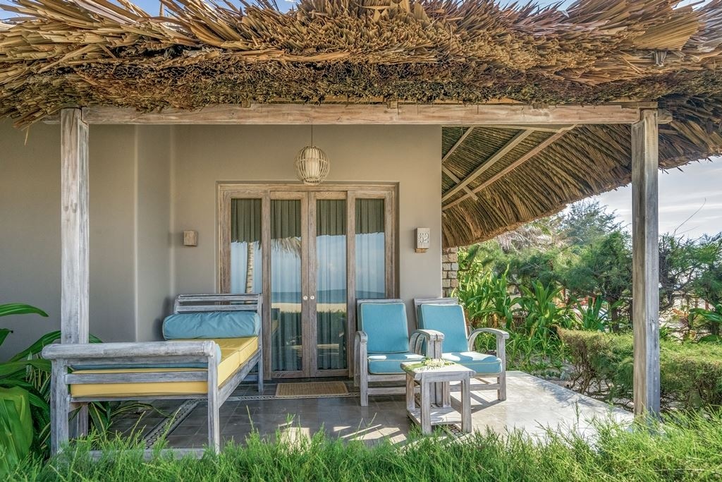 rooms-deluxe-beachfront-bungalow-child-without-extra-bed