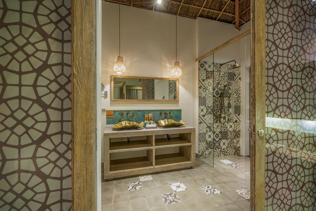 rooms-deluxe-beachfront-bungalow-child-without-extra-bed