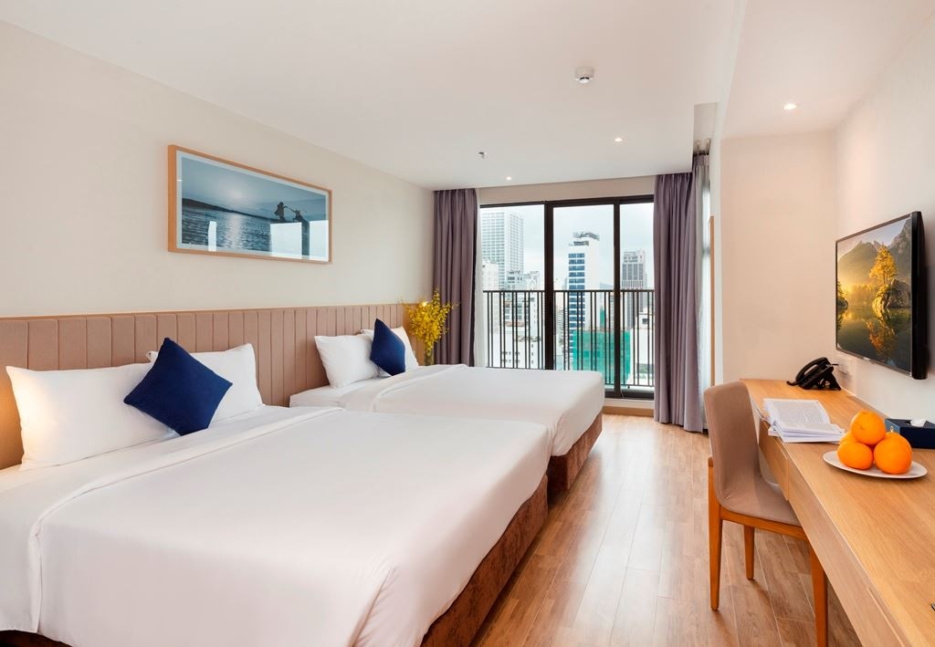 rooms-family-city-view-with-balcony