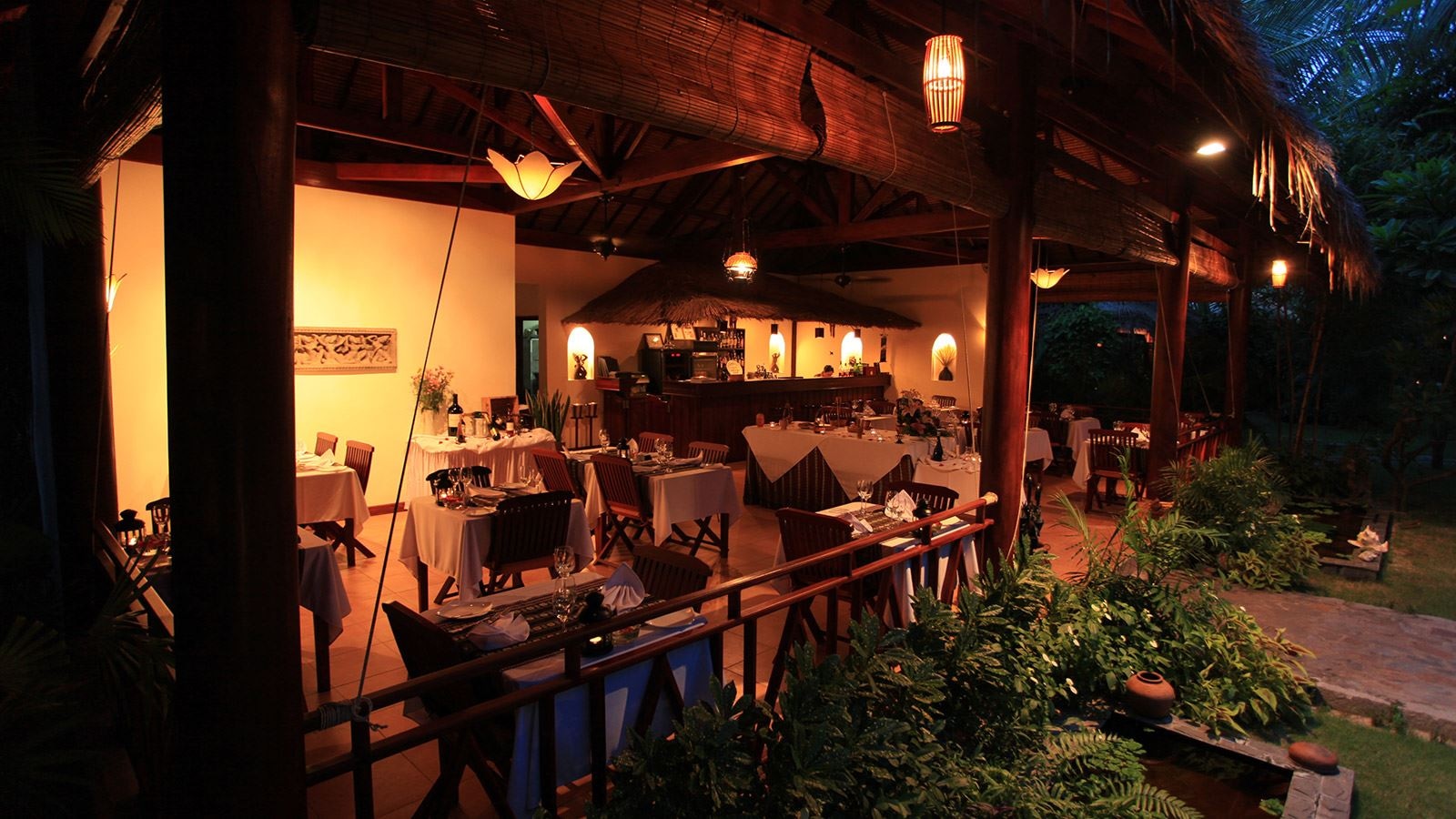restaurants-cham-garden-restaurant