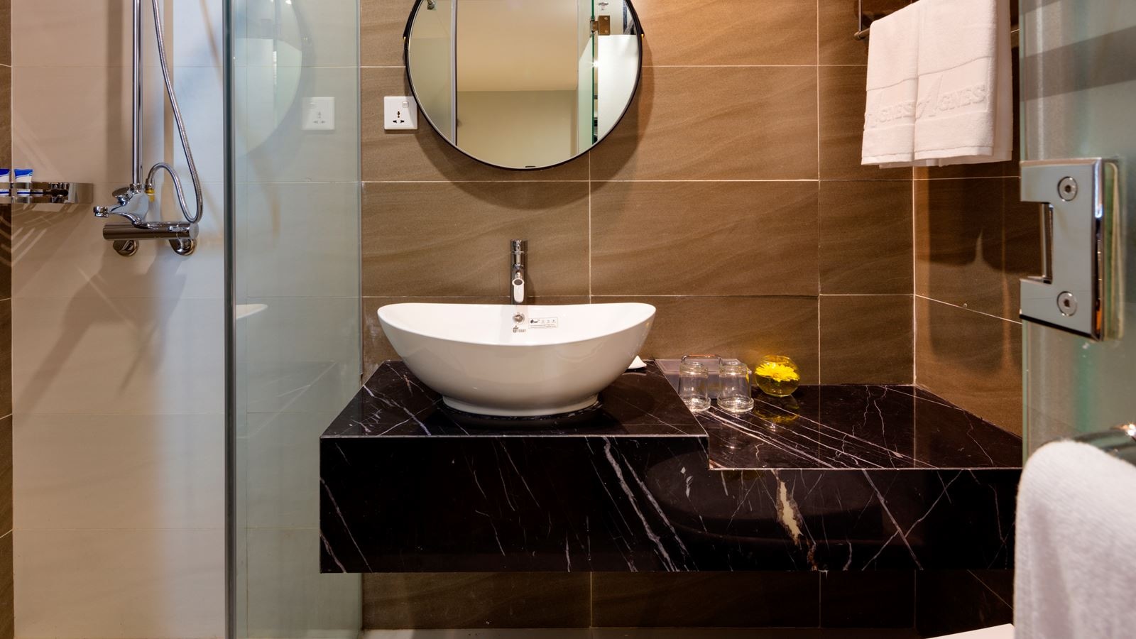 rooms-junior-city-view