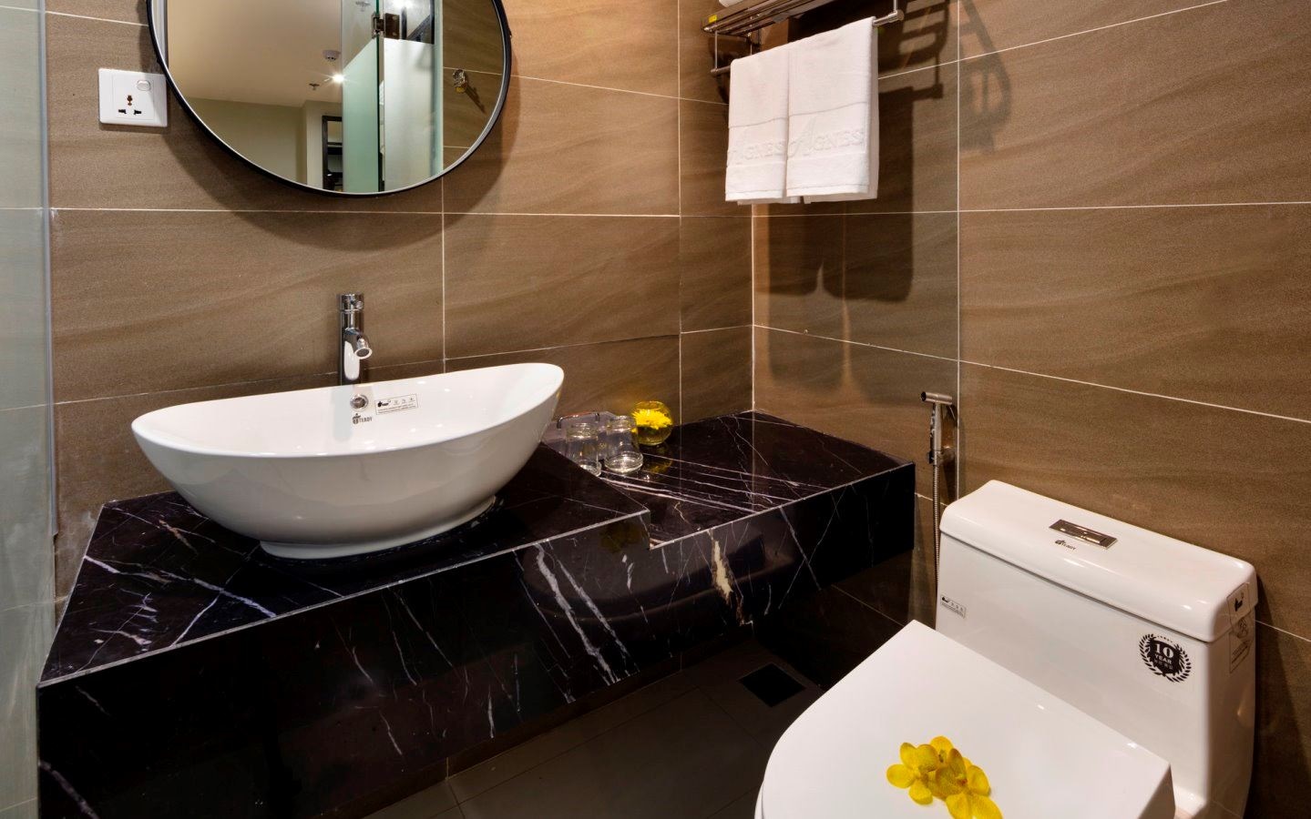 rooms-senior-city-view-with-balcony