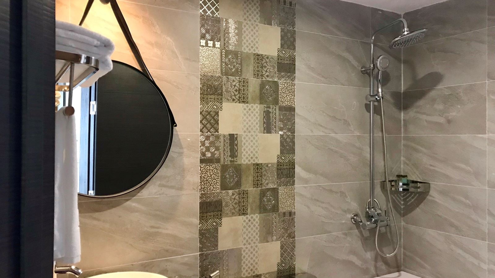 rooms-agnes-triple-city-view-with-balcony