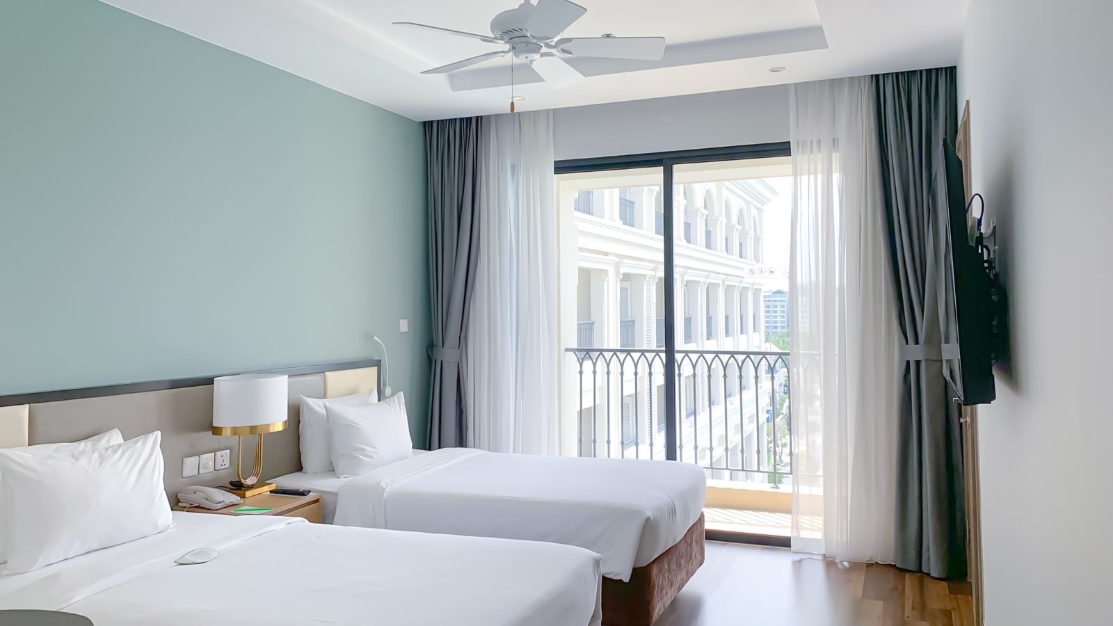 rooms-superior-pool-view