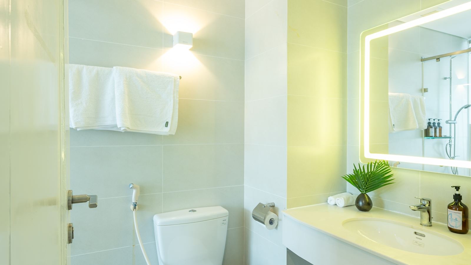 rooms-superior-with-balcony