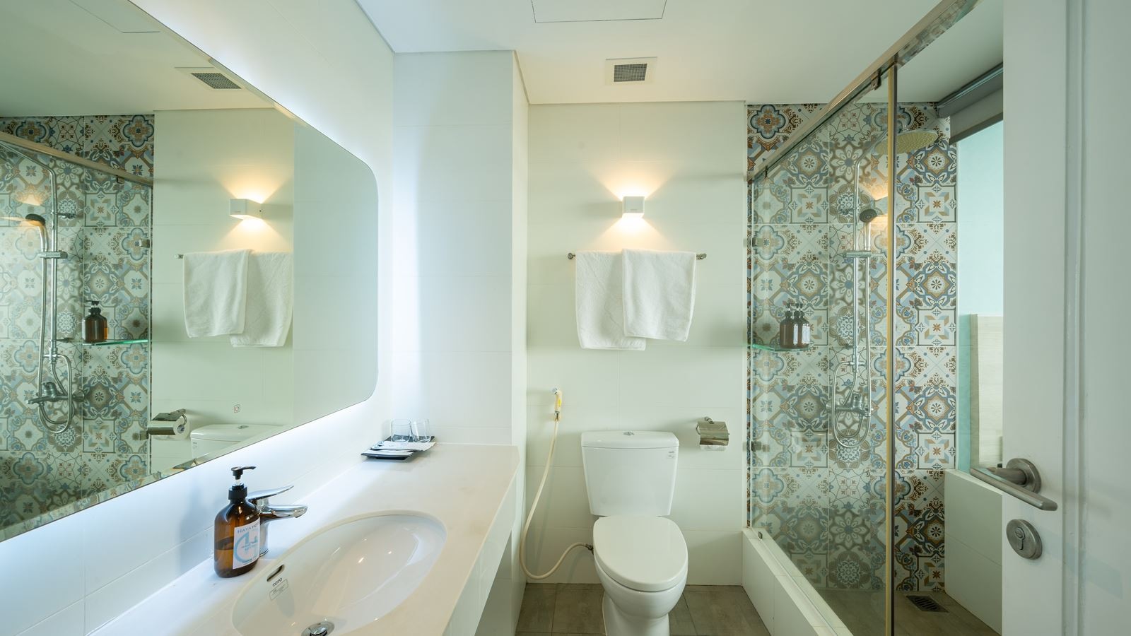 rooms-deluxe-sea-view-with-balcony-child-without-extra-bed