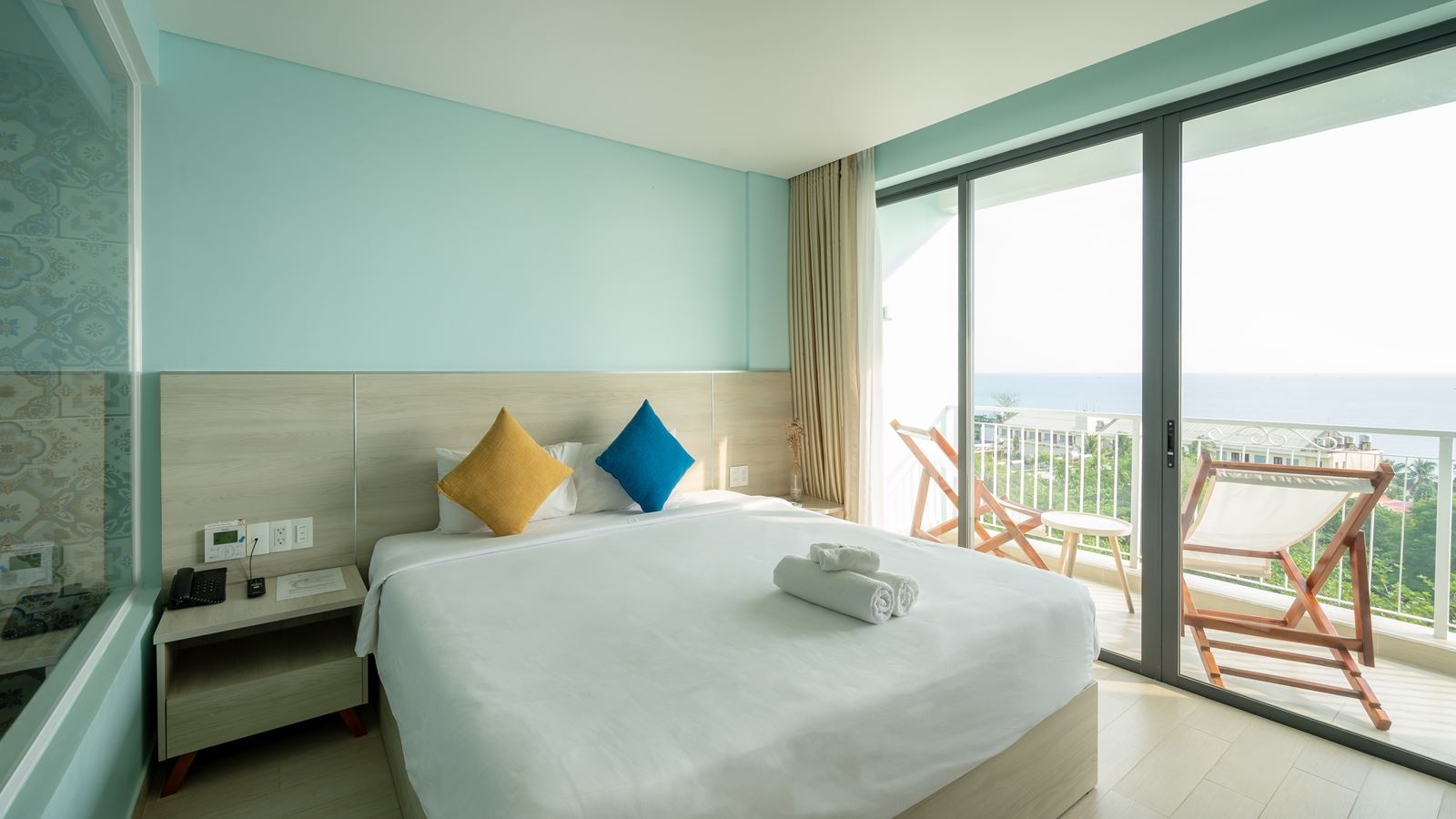 rooms-deluxe-sea-view-with-balcony-child-without-extra-bed
