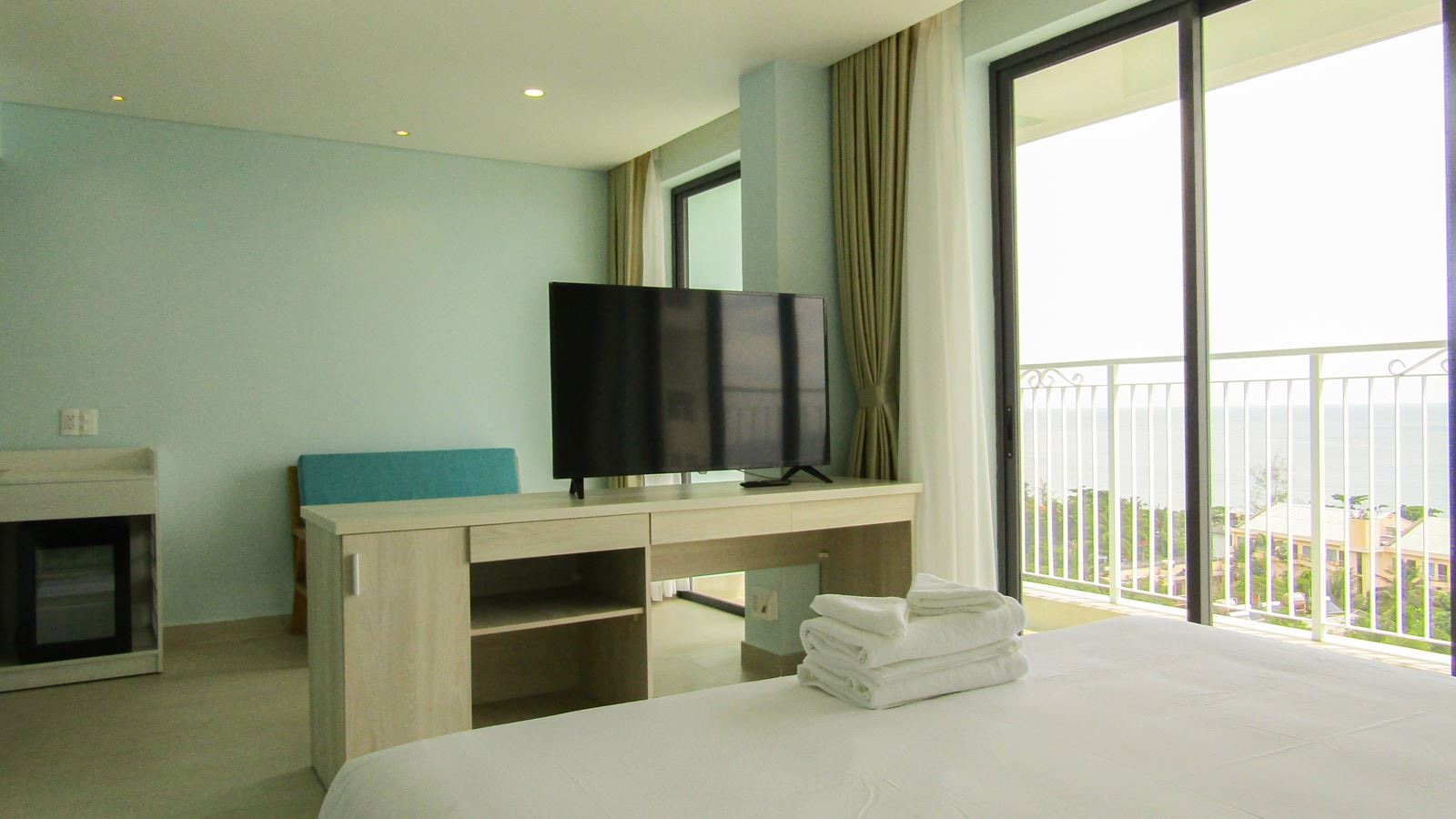 rooms-suite-sea-view-with-balcony