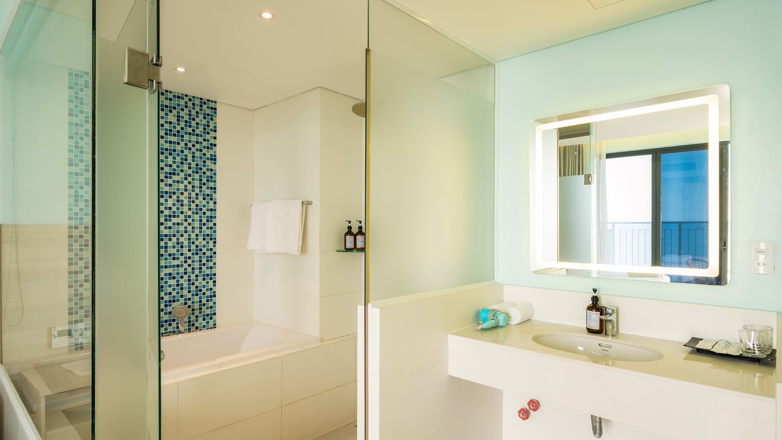 rooms-suite-sea-view-with-balcony-child-without-extra-bed