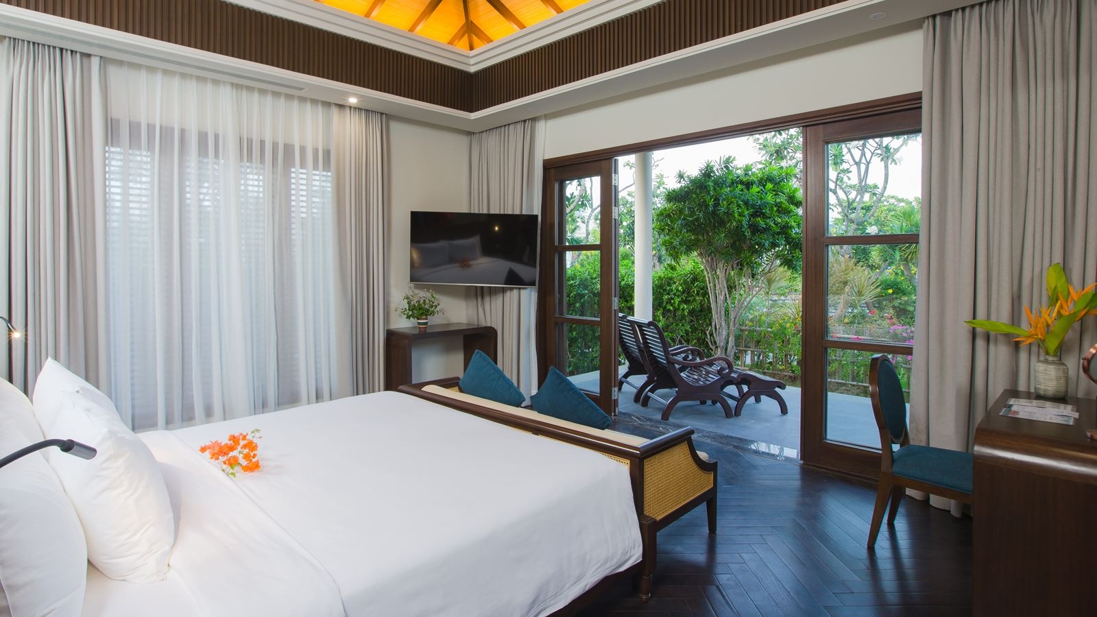 rooms-garden-villa-with-balcony