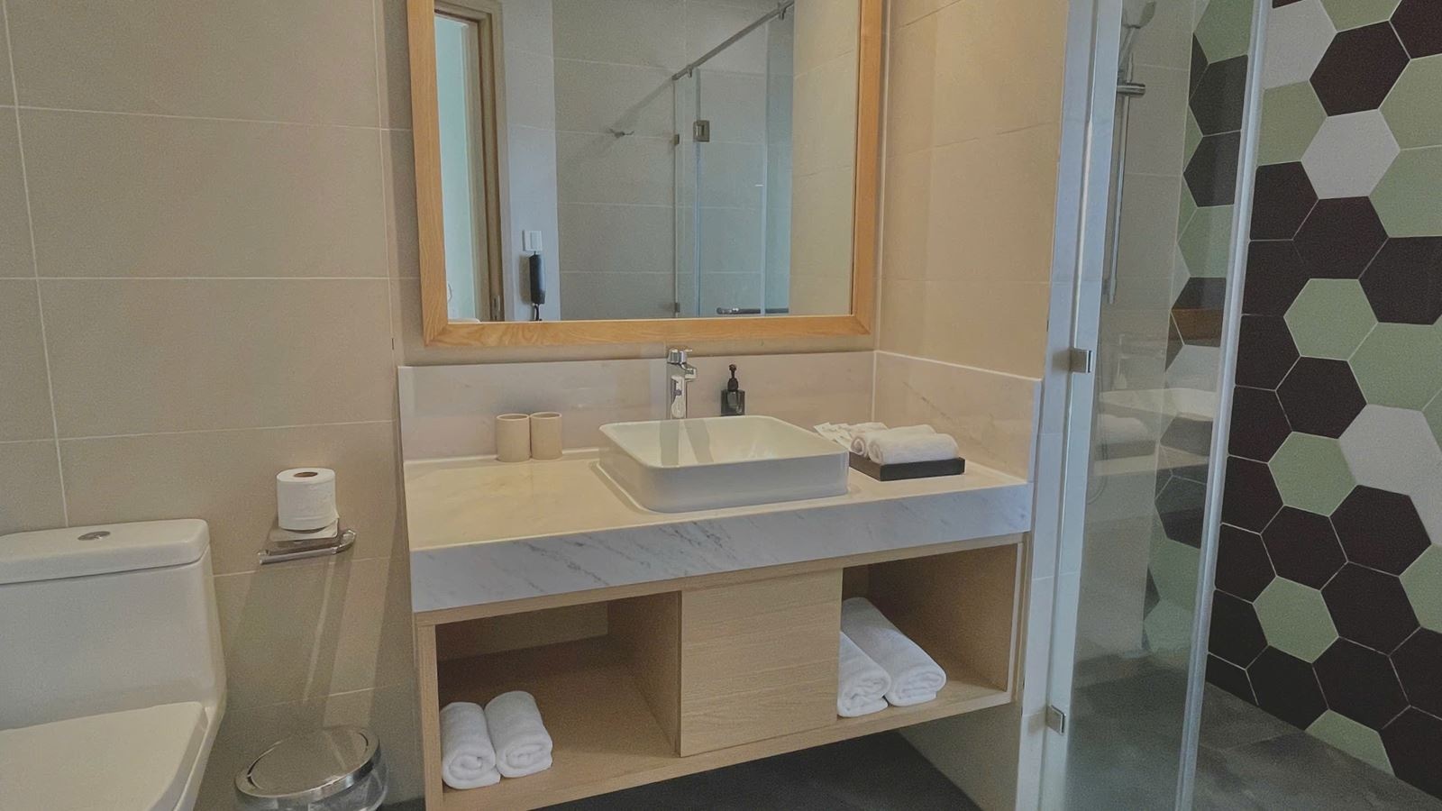 rooms-one-bedroom-deluxe-with-balcony