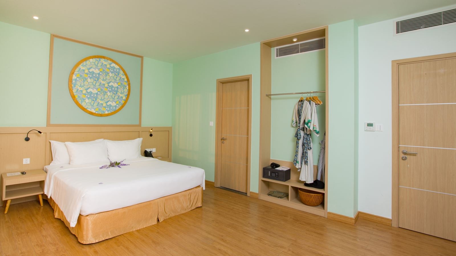 rooms-two-bedroom-deluxe-family-with-balcony