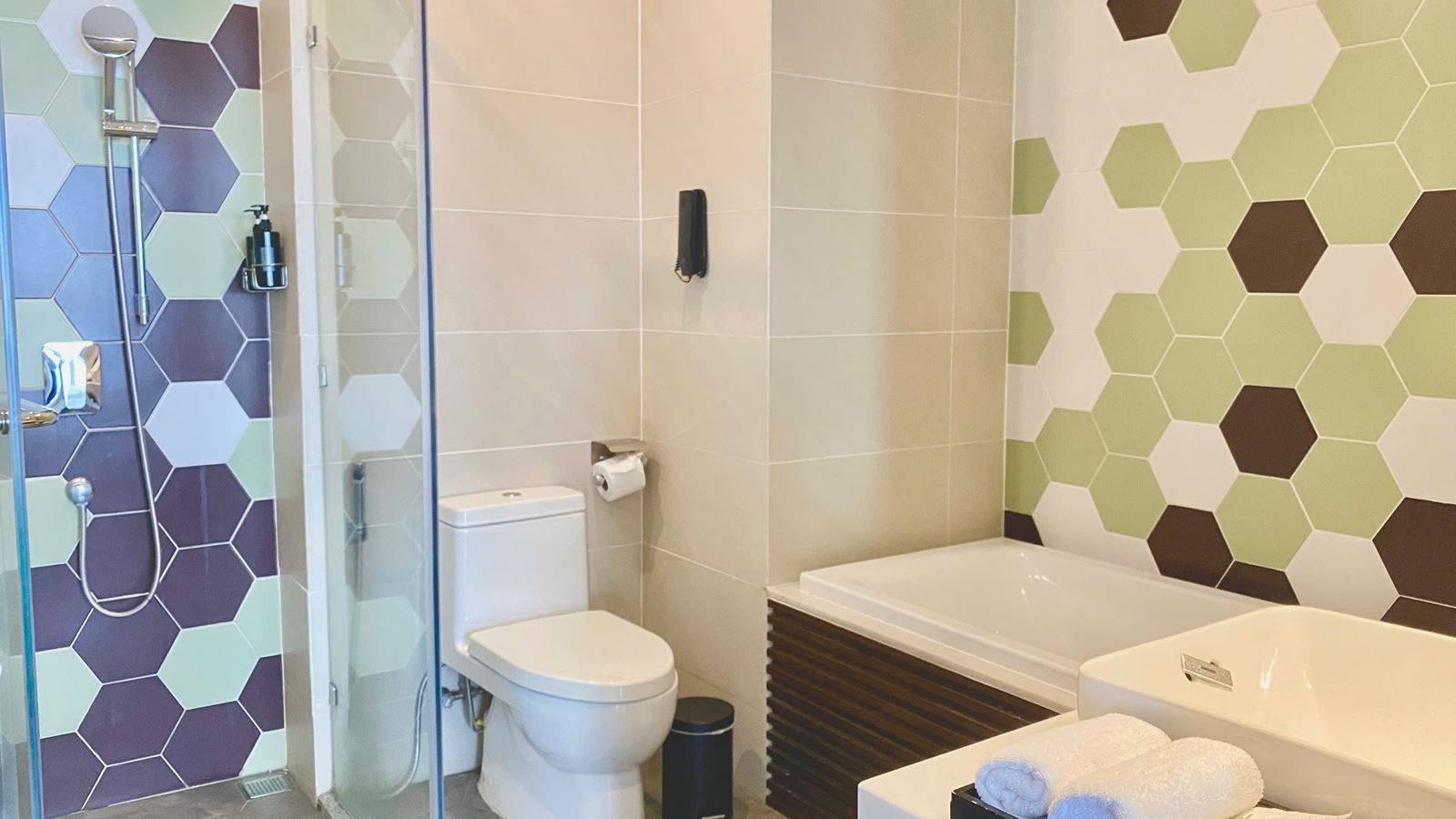 rooms-two-bedroom-deluxe-family-with-balcony