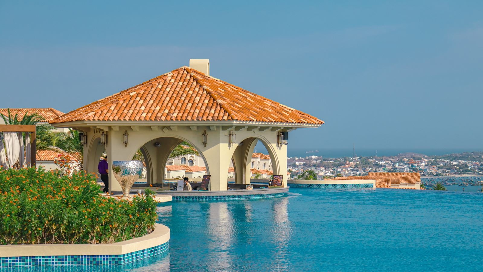 bars-fantasia-pool-bar