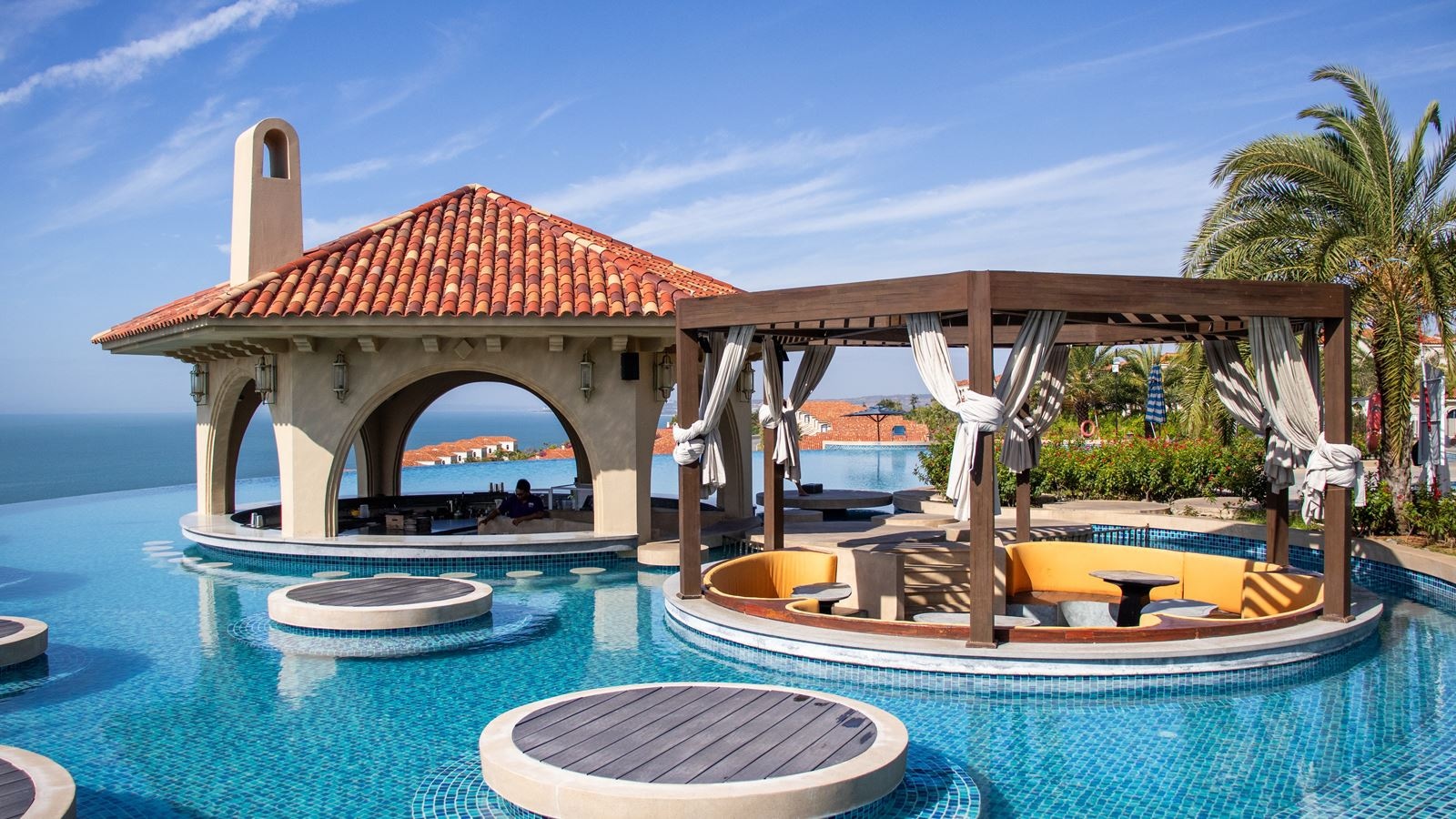 bars-fantasia-pool-bar