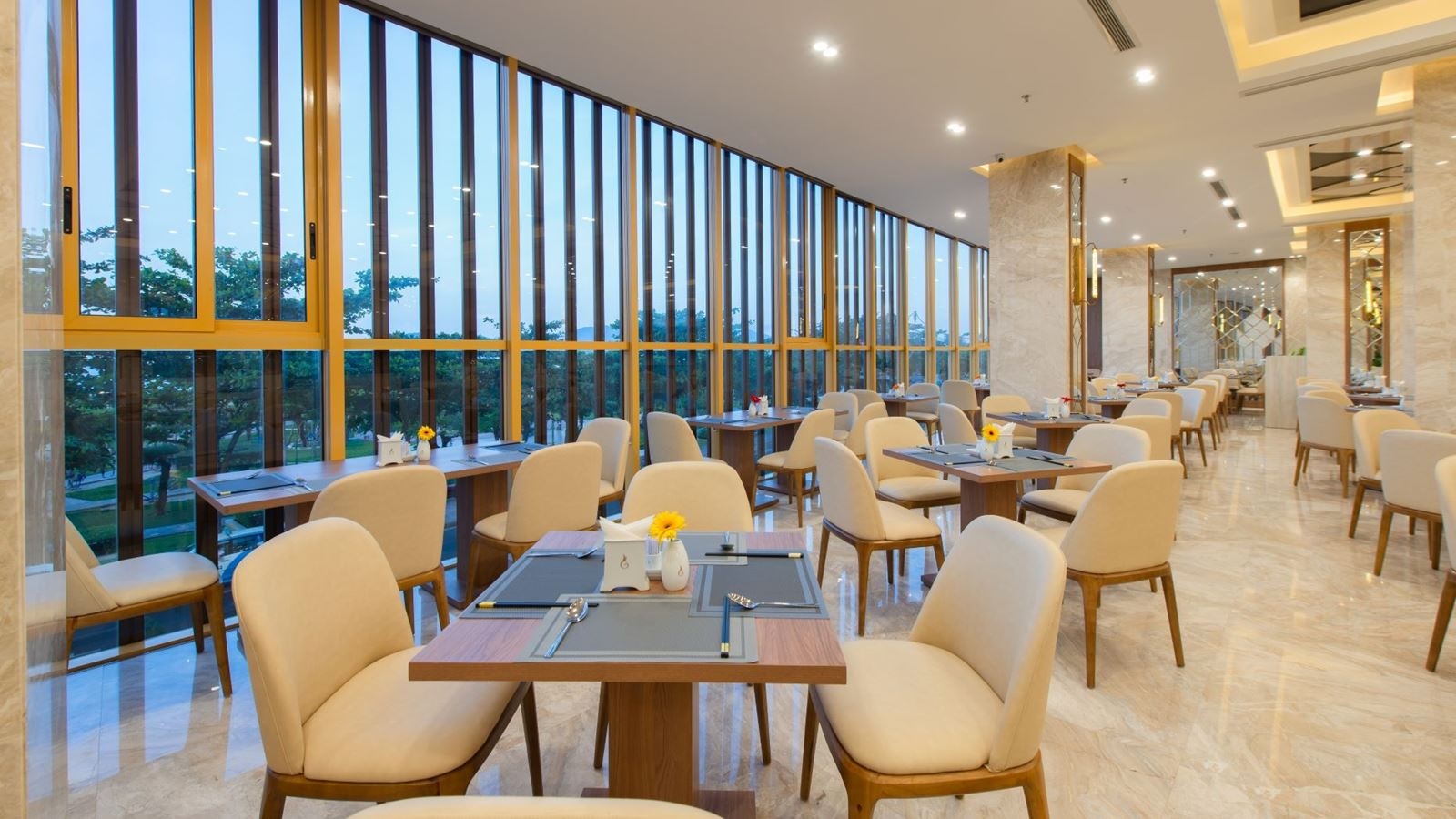 restaurants-crystal-restaurant