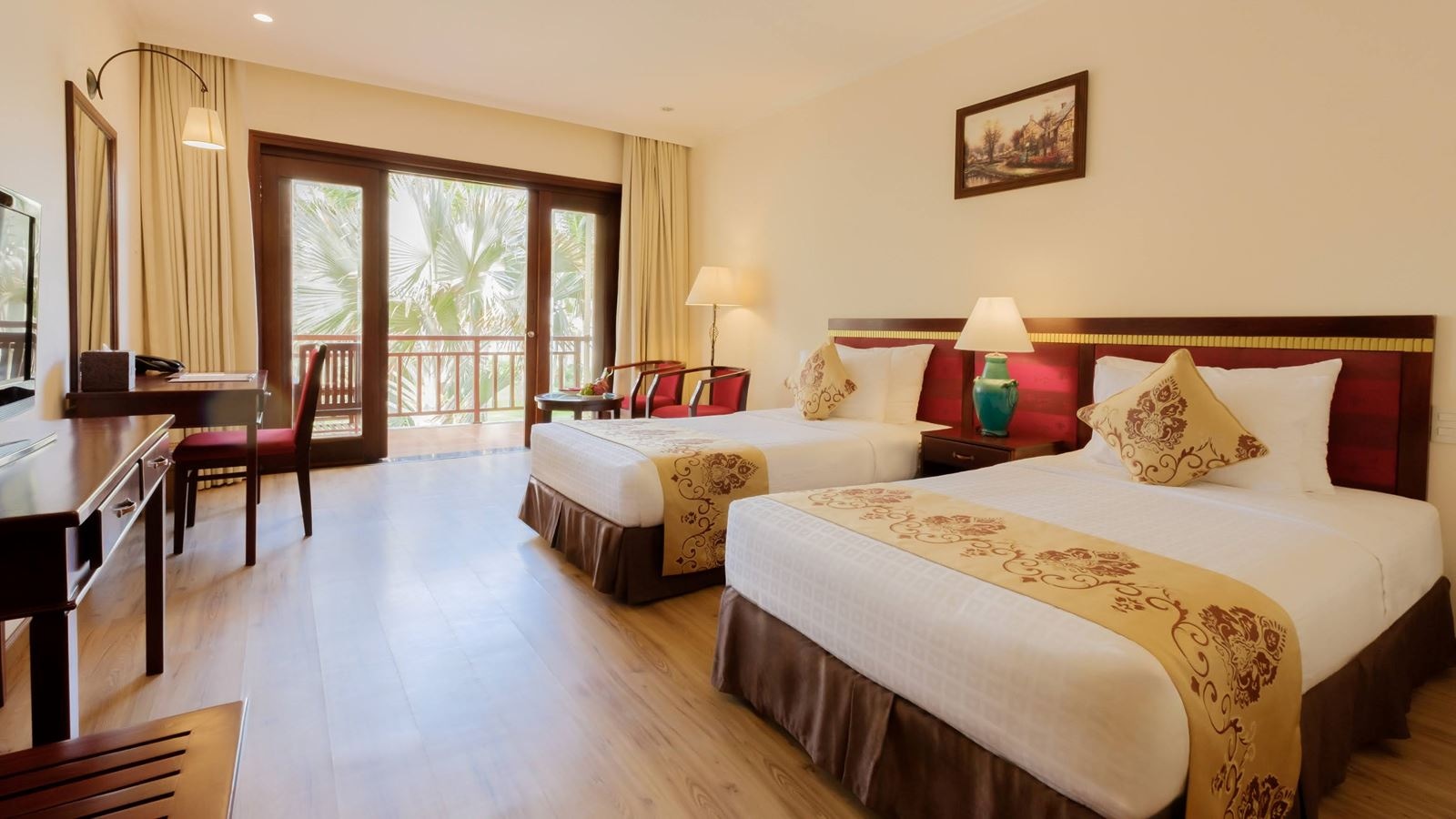 rooms-deluxe-garden-view-balcony