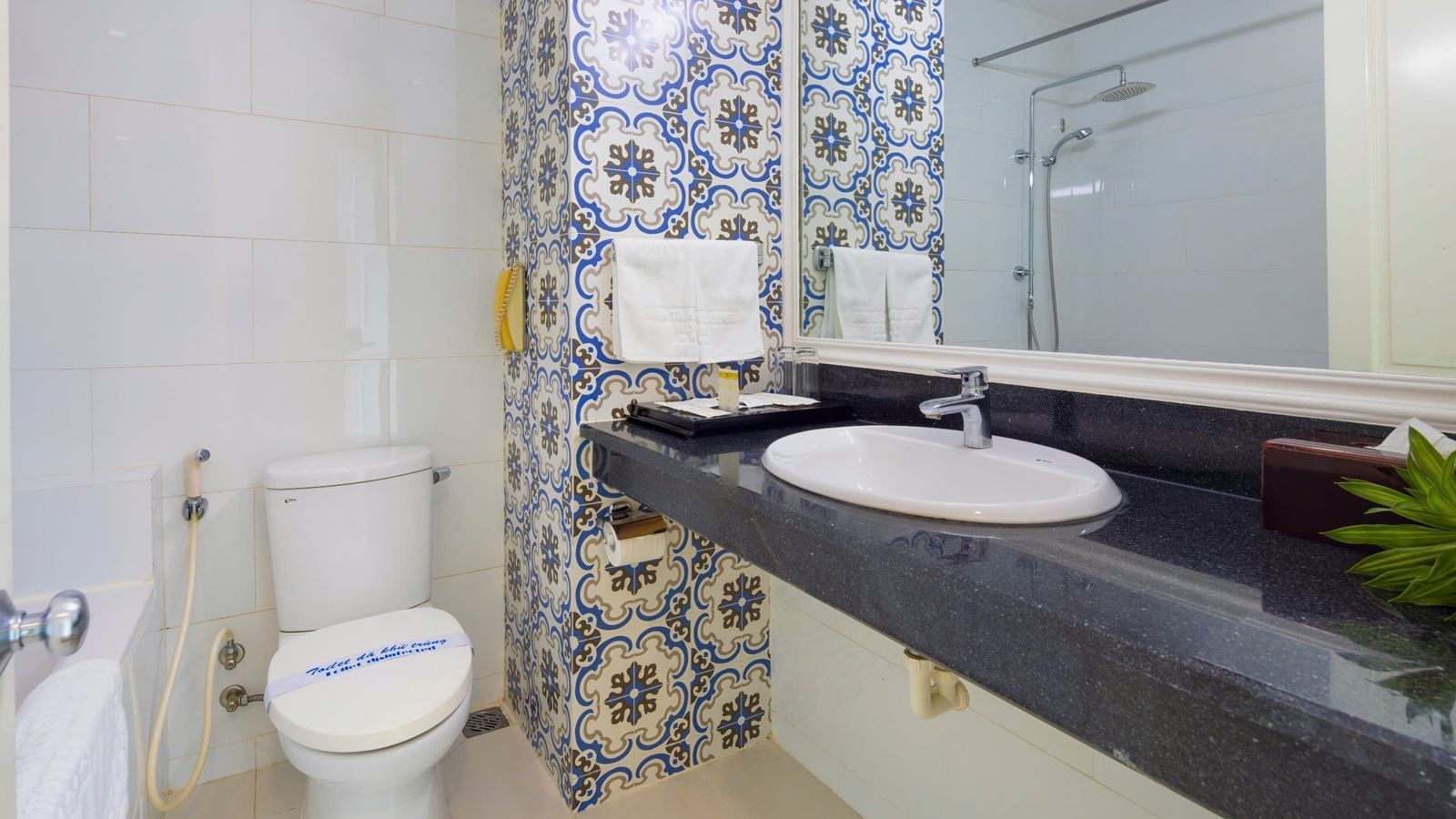 rooms-deluxe-room-with-balcony