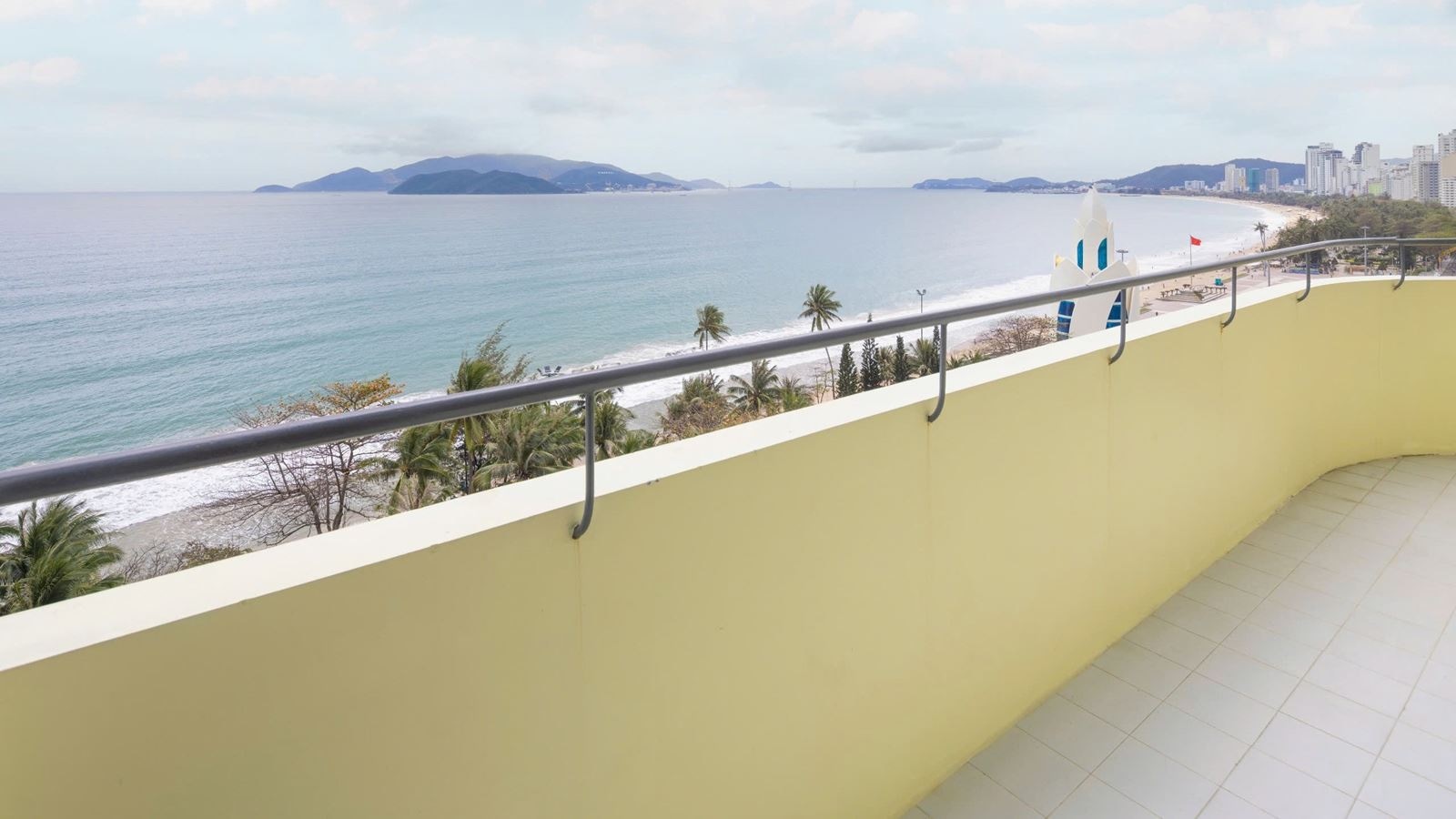 rooms-executive-deluxe-with-balcony