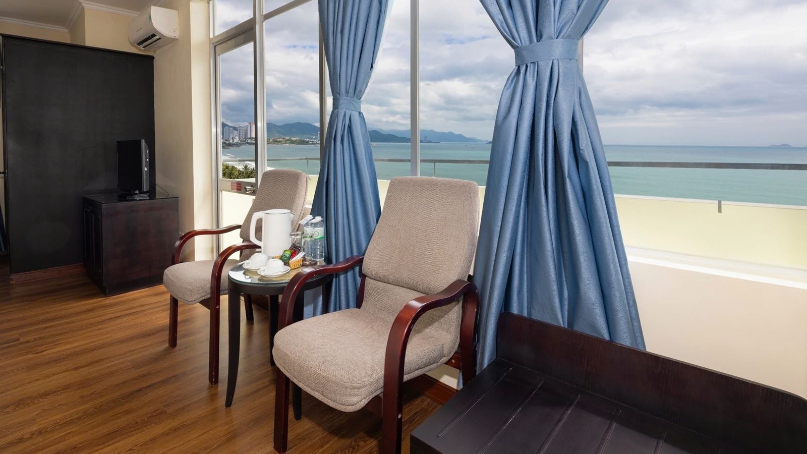 rooms-executive-deluxe-with-balcony-chd-without-extra-bed