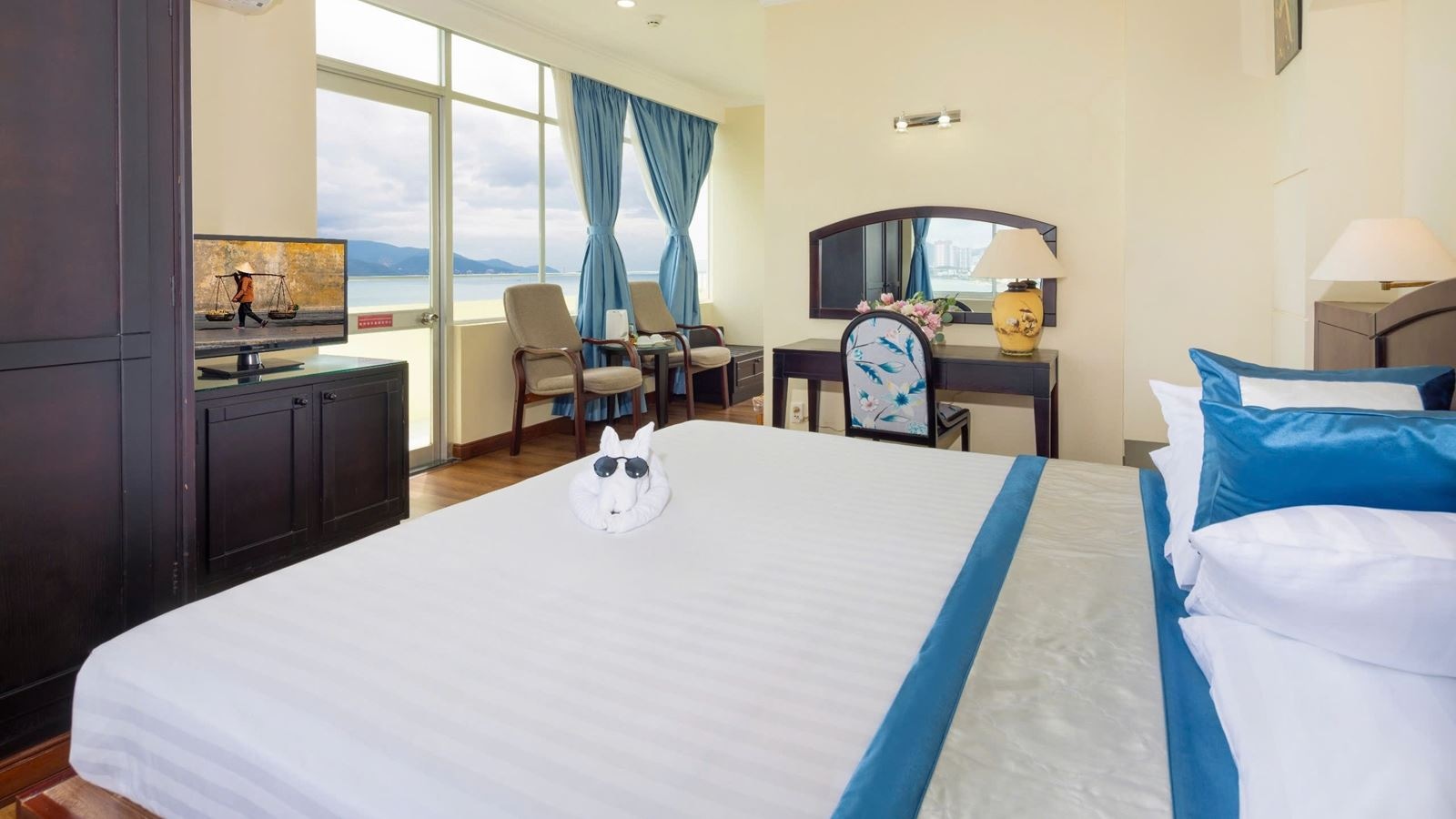 rooms-executive-deluxe-with-balcony-chd-without-extra-bed