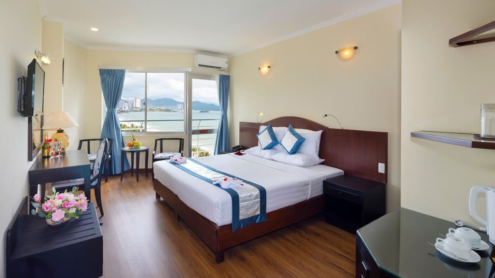 rooms-deluxe-room-with-balcony-chd-without-extra-bed