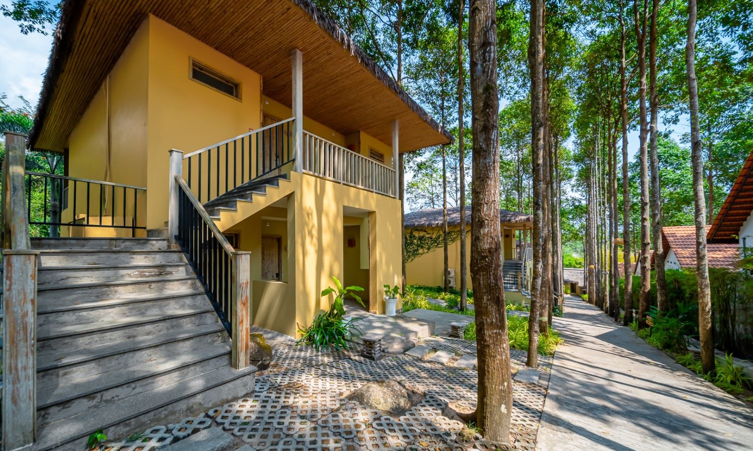 rooms-deluxe-double-with-gardenview