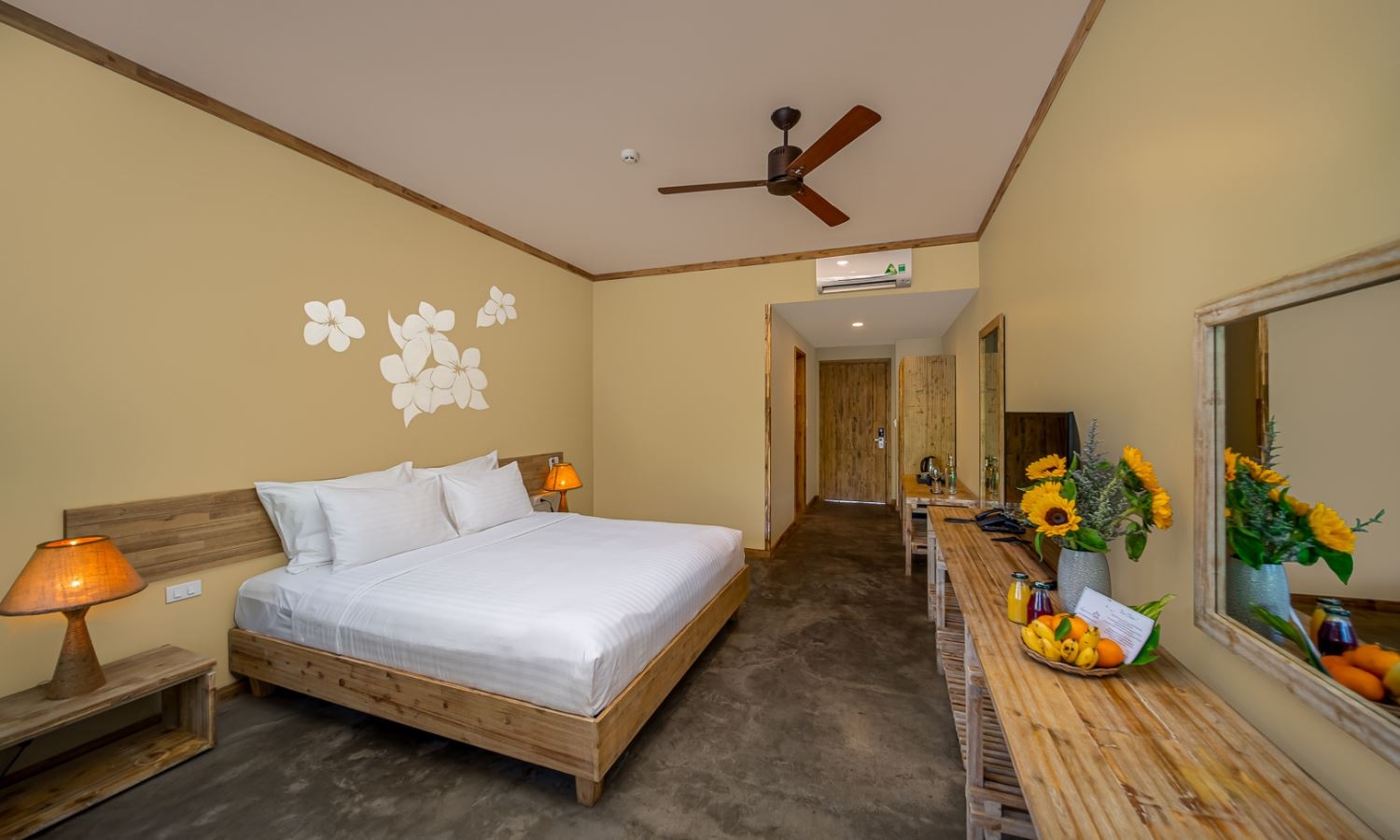 rooms-deluxe-double-with-gardenview