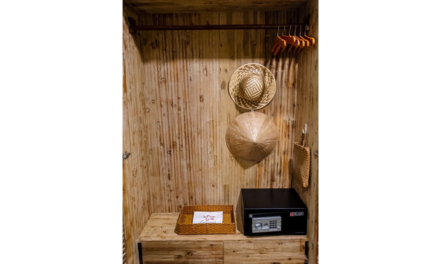 rooms-deluxe-double-with-gardenview