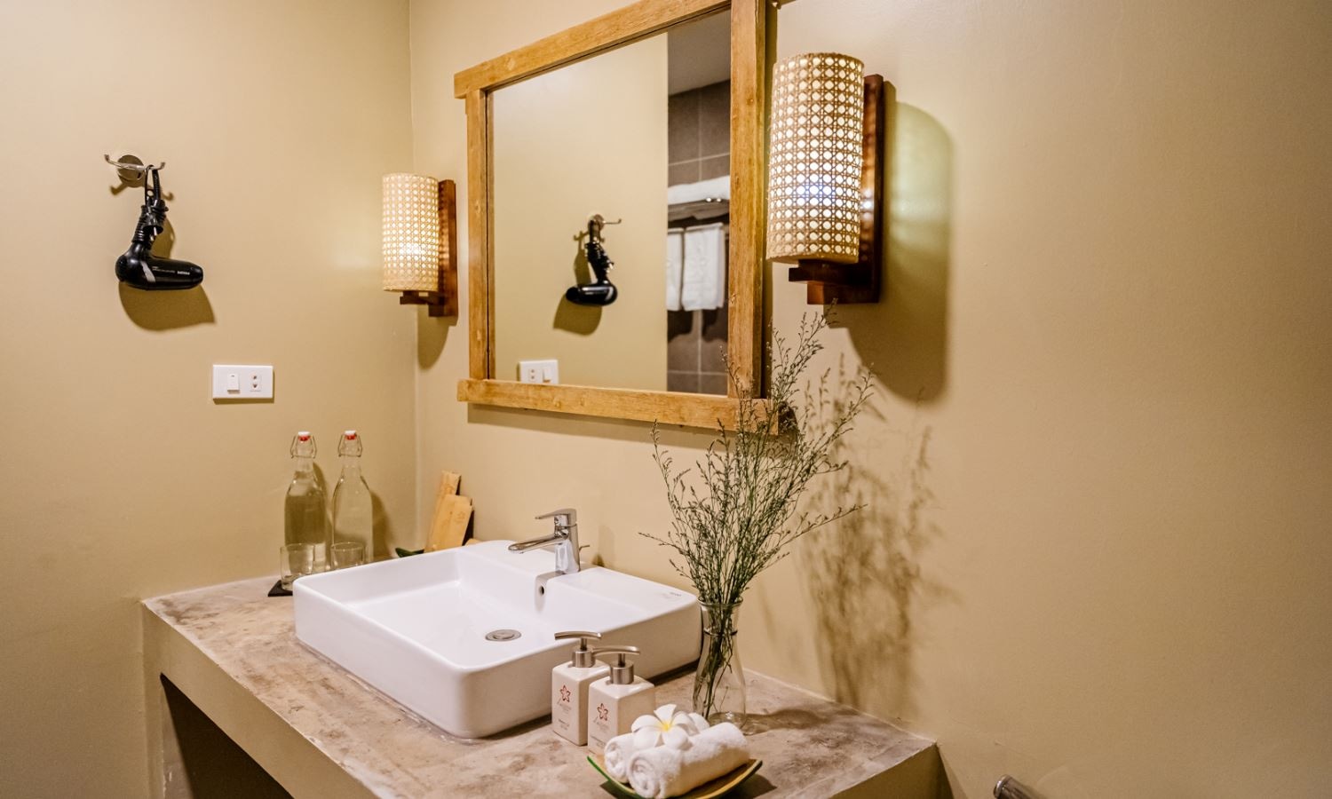 rooms-deluxe-double-with-gardenview