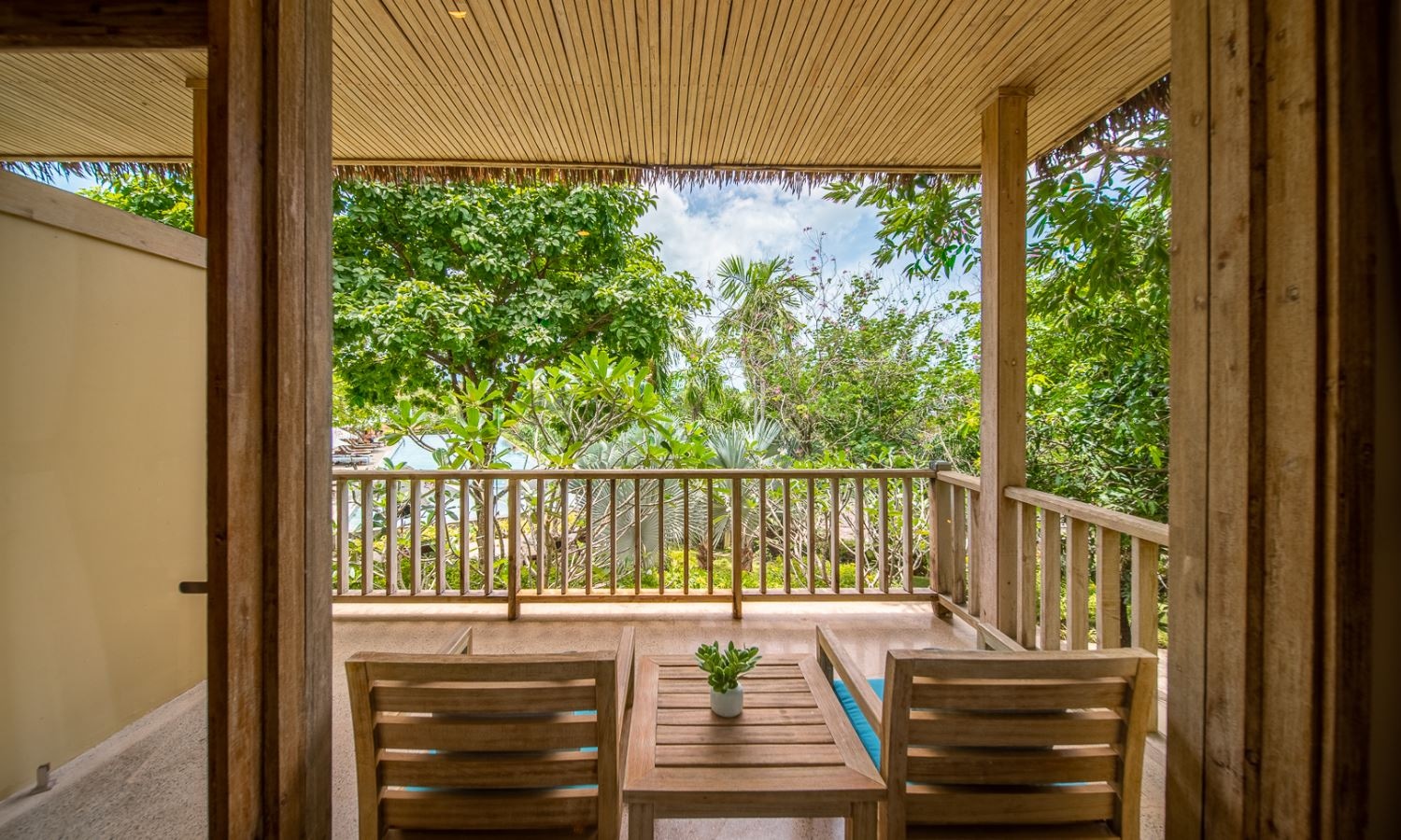 rooms-hill-bungalow-with-bathtub