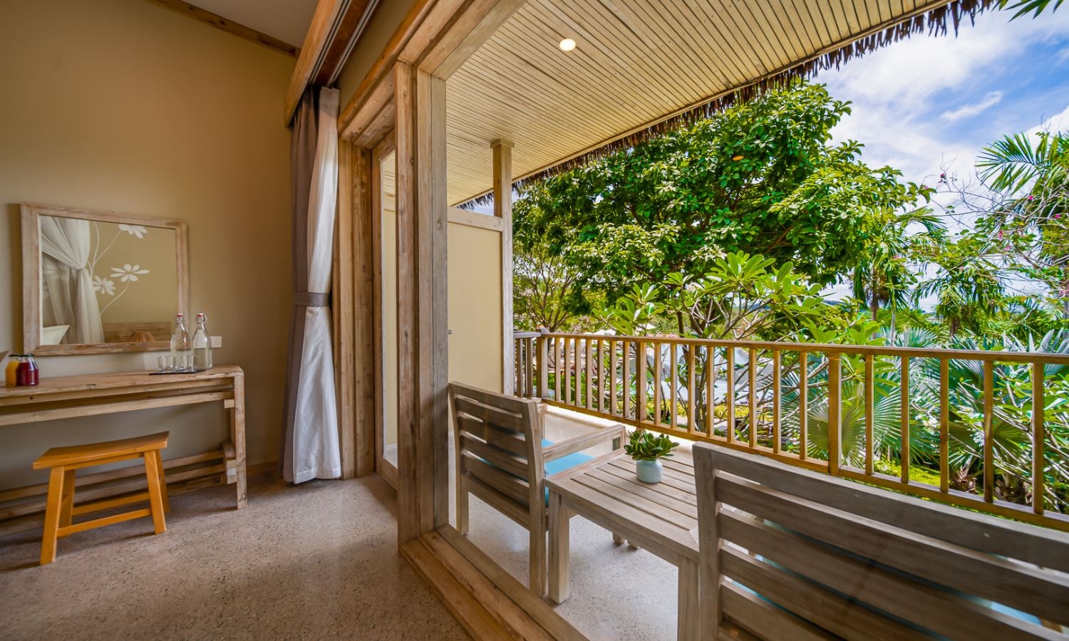 rooms-hill-bungalow-with-bathtub