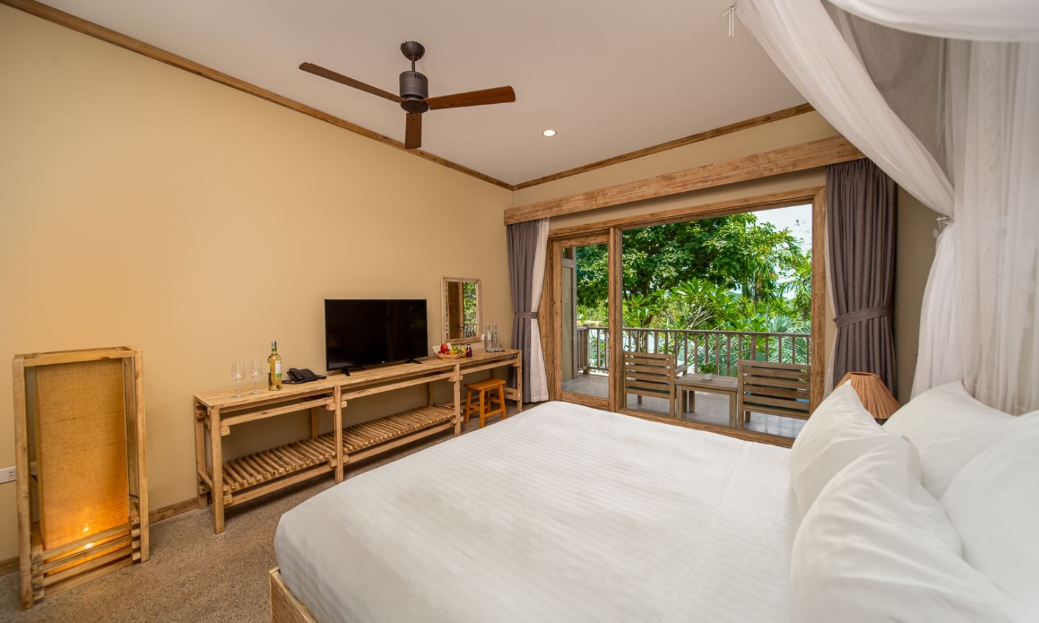 rooms-hill-bungalow-with-bathtub