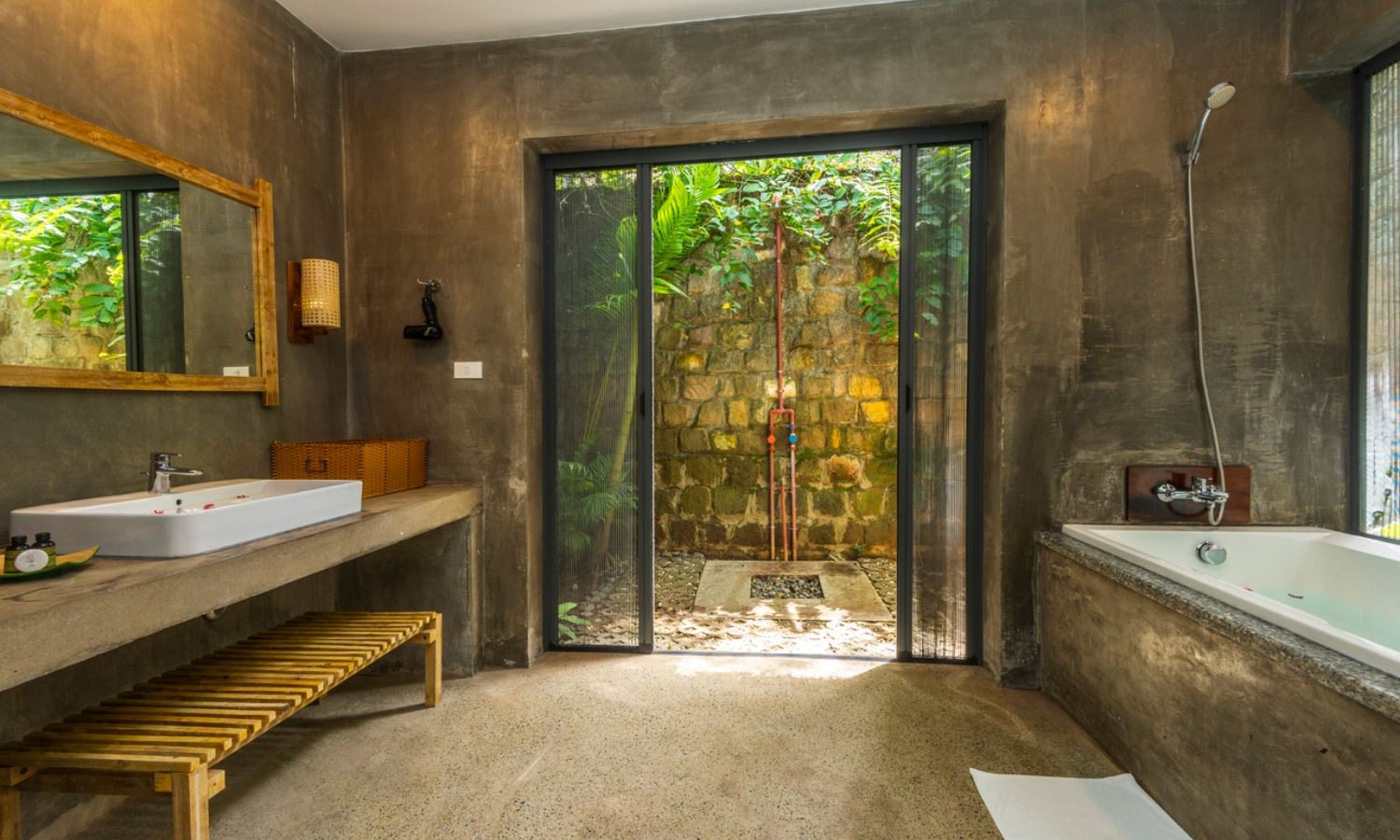 rooms-hill-bungalow-with-bathtub
