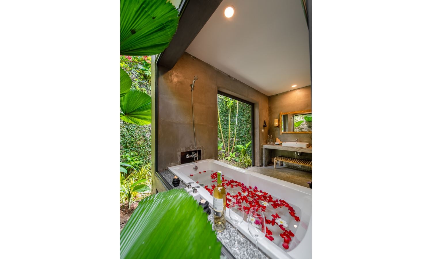 rooms-hill-bungalow-with-bathtub