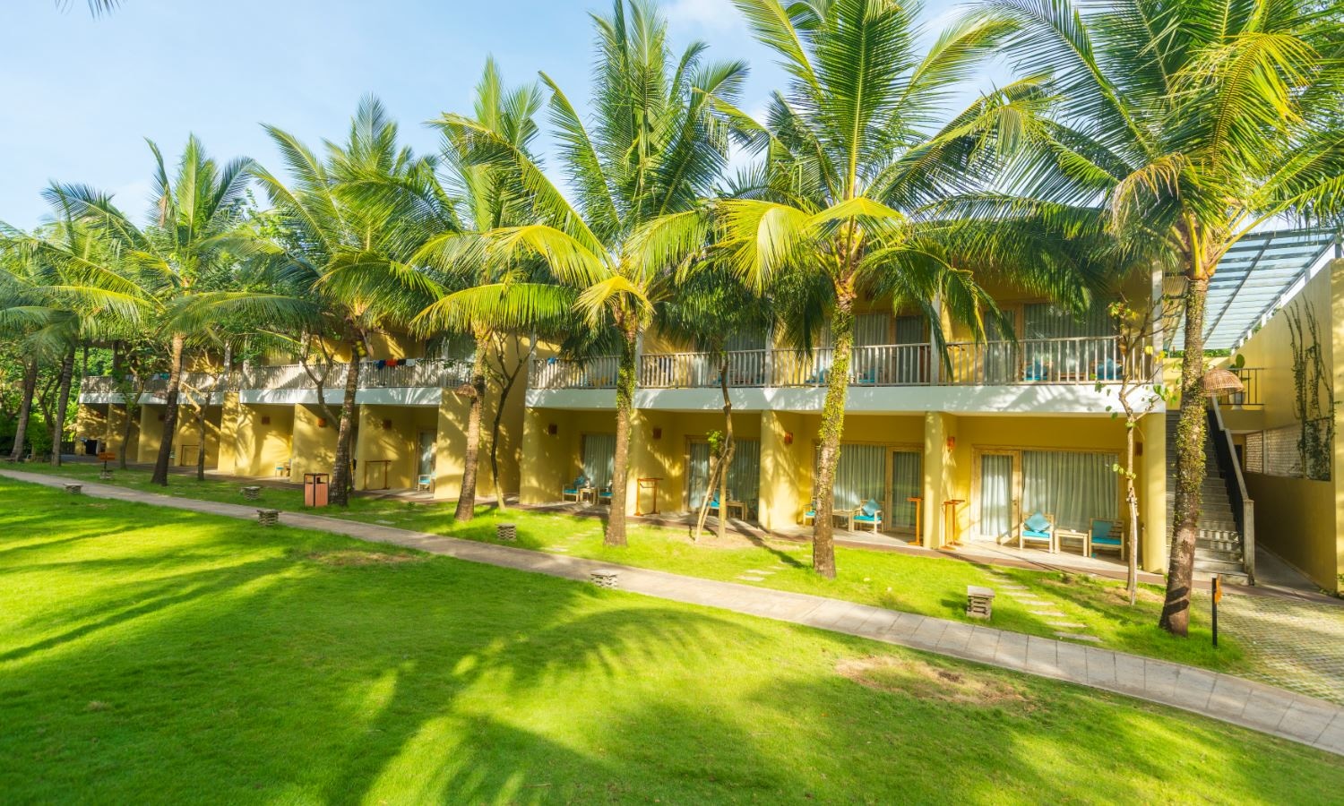 rooms-deluxe-family-with-gardenview